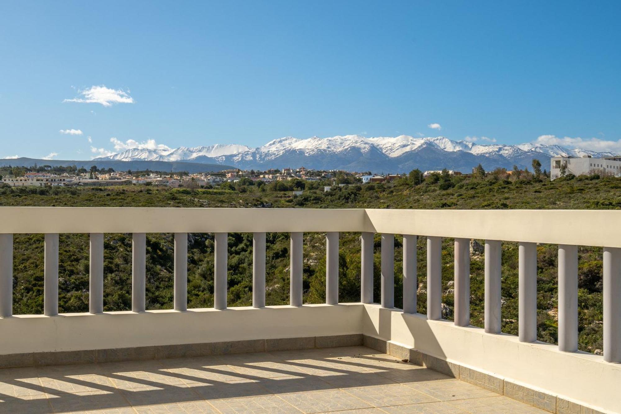 Apartamento Le Mont Blanc - With Shared Pool Kounoupidhianá Exterior foto